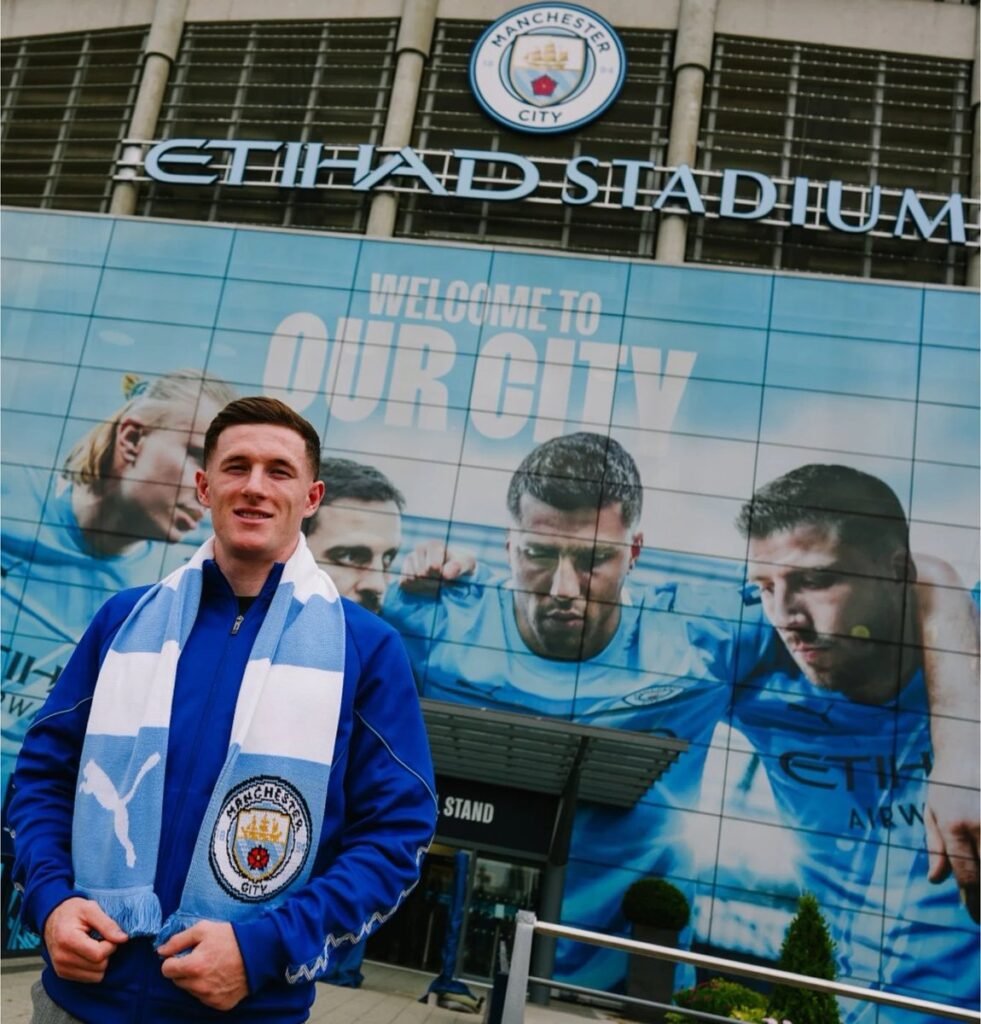 Elliot Anderson signs for Manchester City