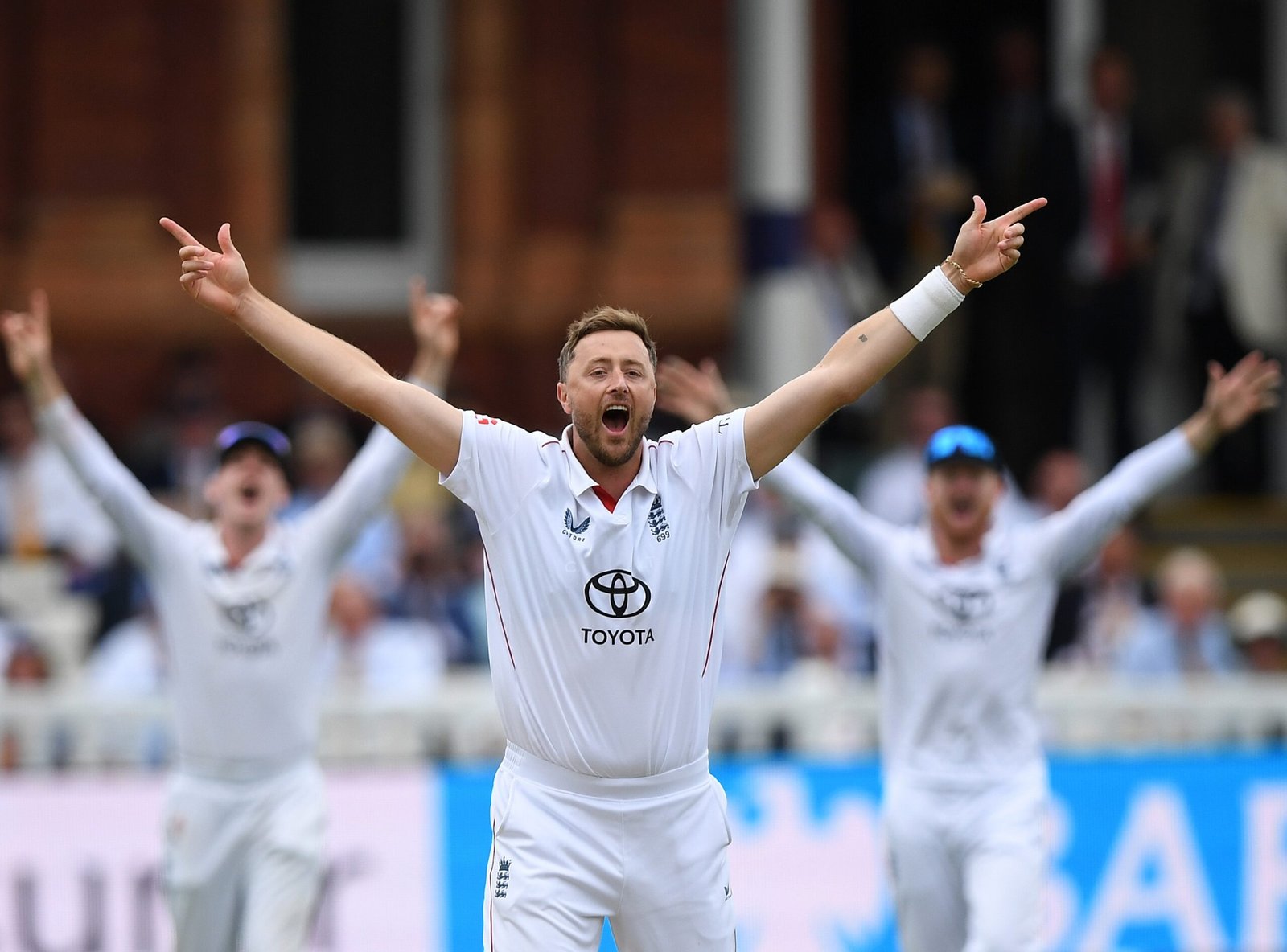 England vs Pakistan 2nd Test: England lead by 261 after day two