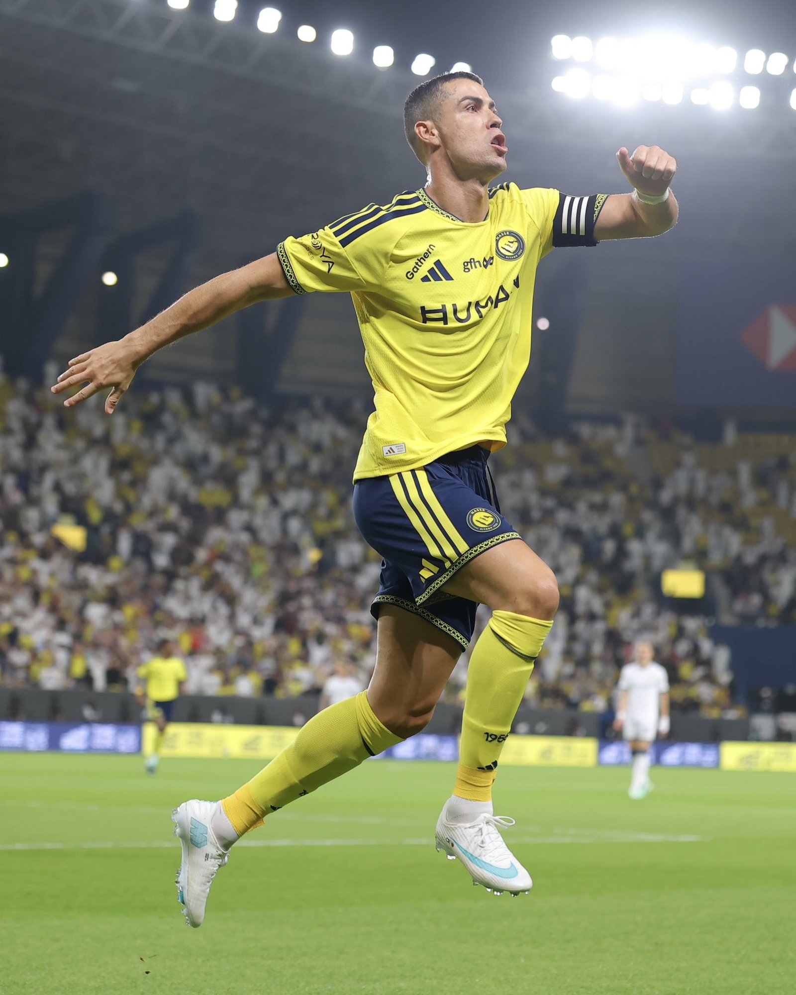 Ronaldo scores his 980th career goal as Al Nassr beat Diriyah 3-0 to stay level at the top