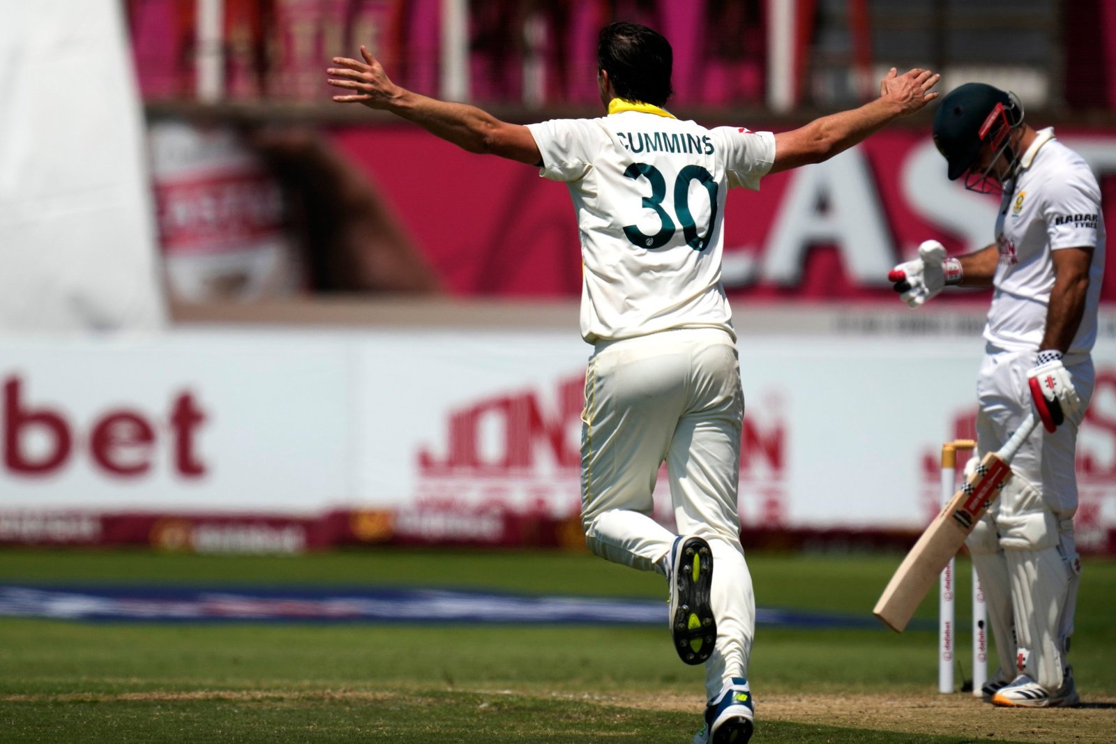 Cummins and Australia’s pack bowl South Africa out for 284 and lead by 139 at the end of day three in Durban