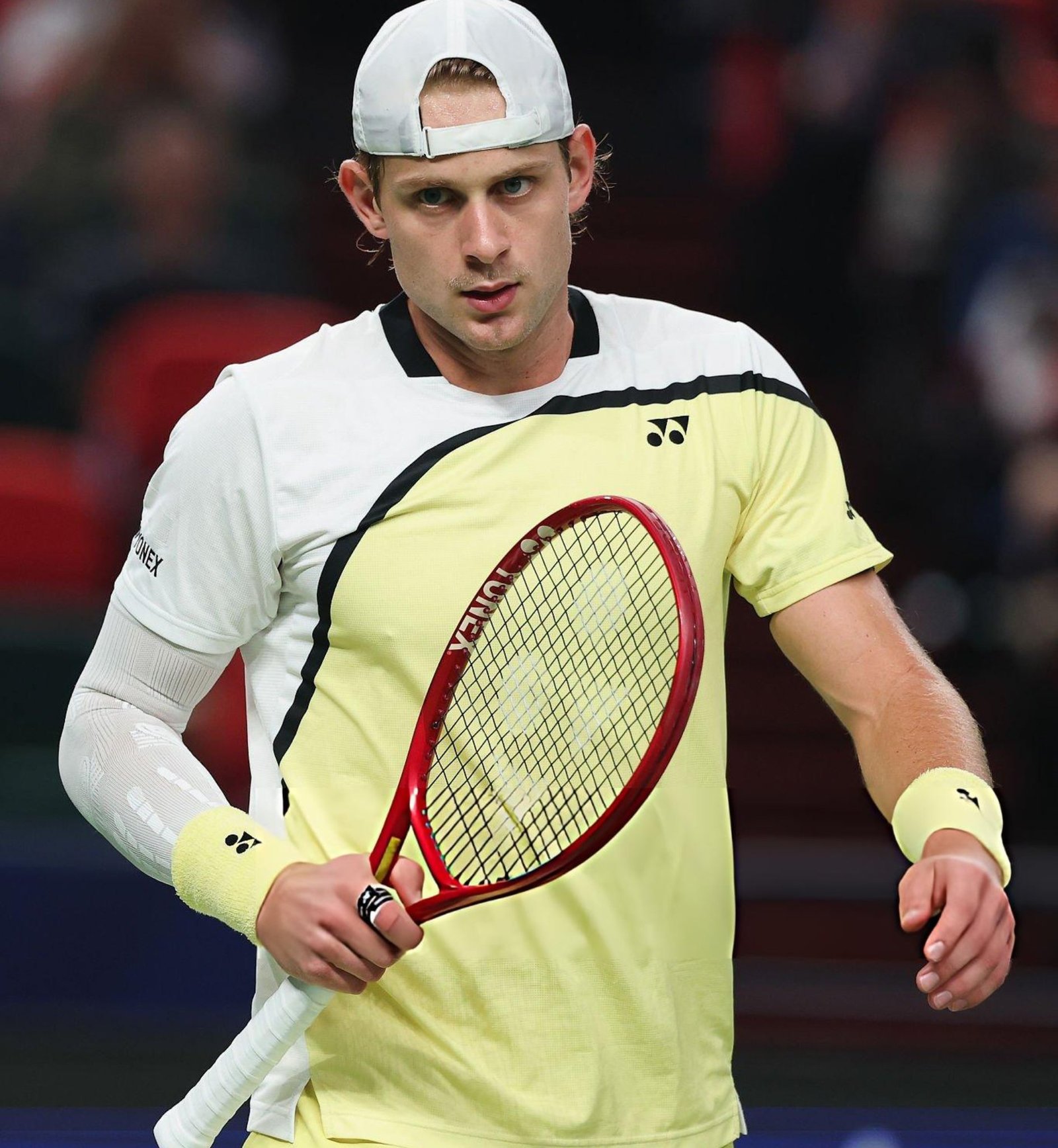 Bergs stuns Alcaraz in Shanghai, the biggest win of his career, as Zverev clinches year-end No. 1