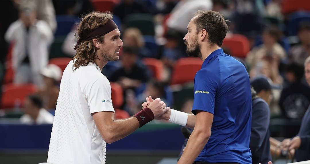 Medvedev beats Tsitsipas 6-4, 7-5 without facing a break point to reach the Shanghai quarter-finals