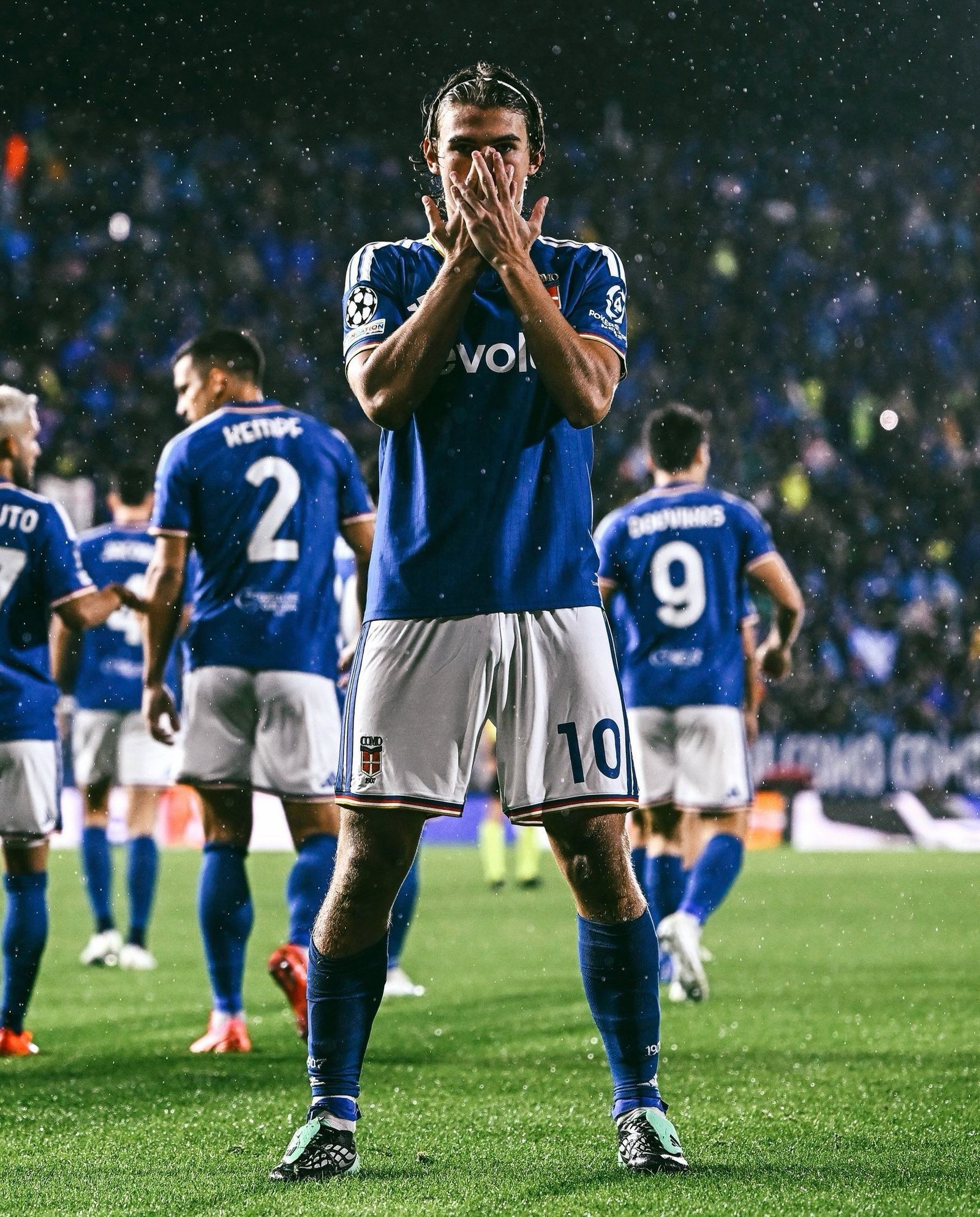 Nico Paz scores twice as Como hammer Manchester United 4-1 in the Champions League