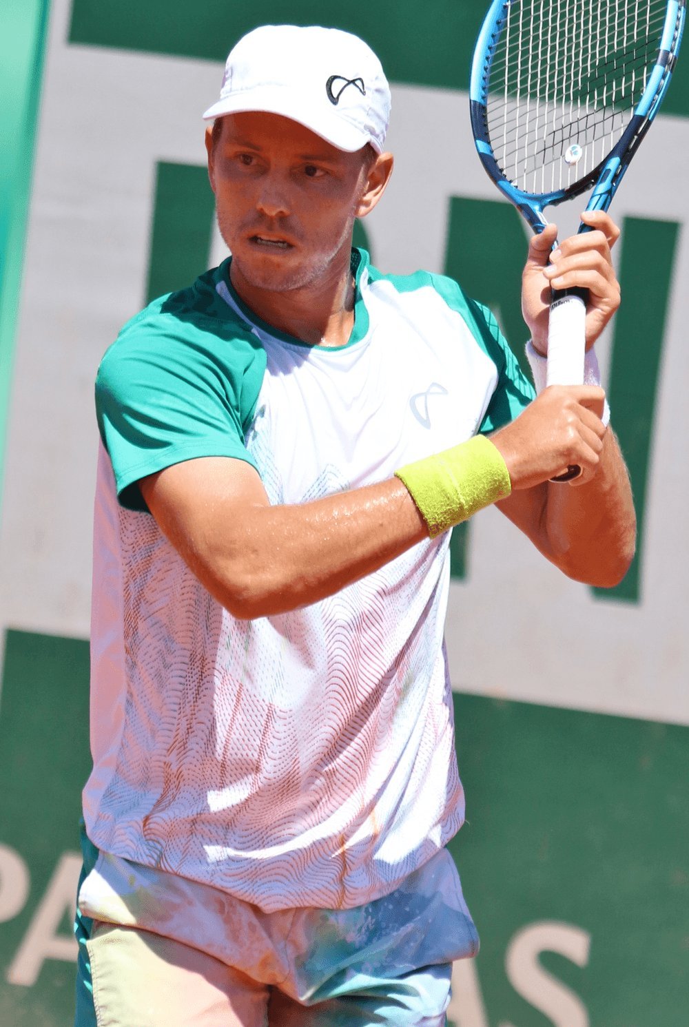 Duckworth, 34, beats second seed Darderi to reach the Almaty Open quarter-finals